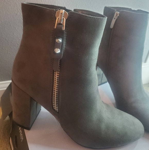 Nine West grey boots. 7 1/2 - Picture 5 of 5